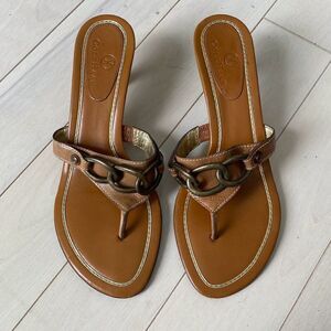 Cole Haan Leather Kitten Heel Kina Thong Beach Slides Sandals Tan Brass Size 6.5